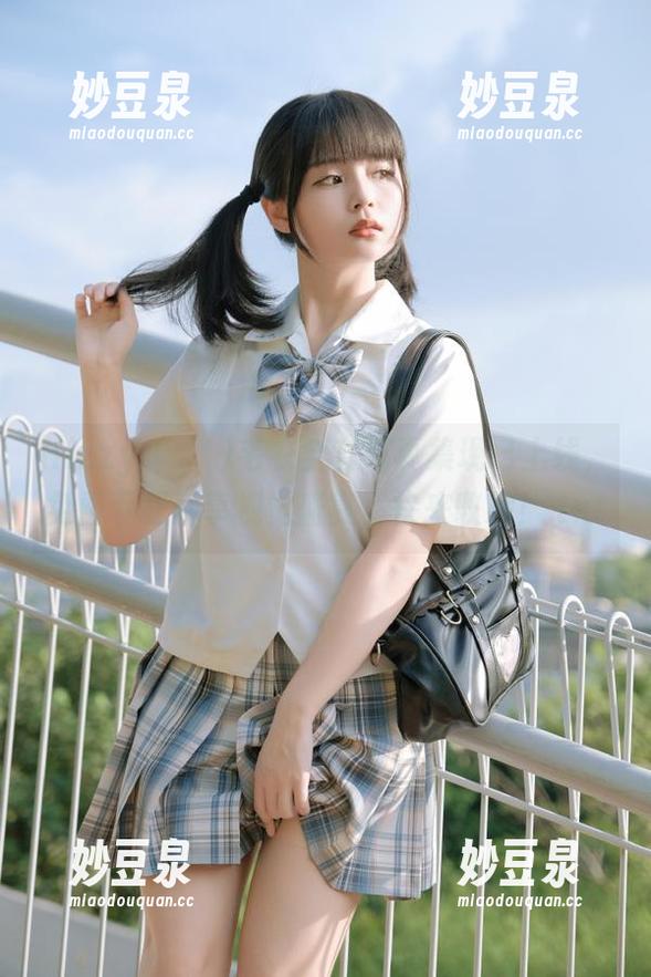 Hizzy (히지)毛衣全套写真集现已上线，免费下载尽享视觉盛宴，快来收藏！.txt